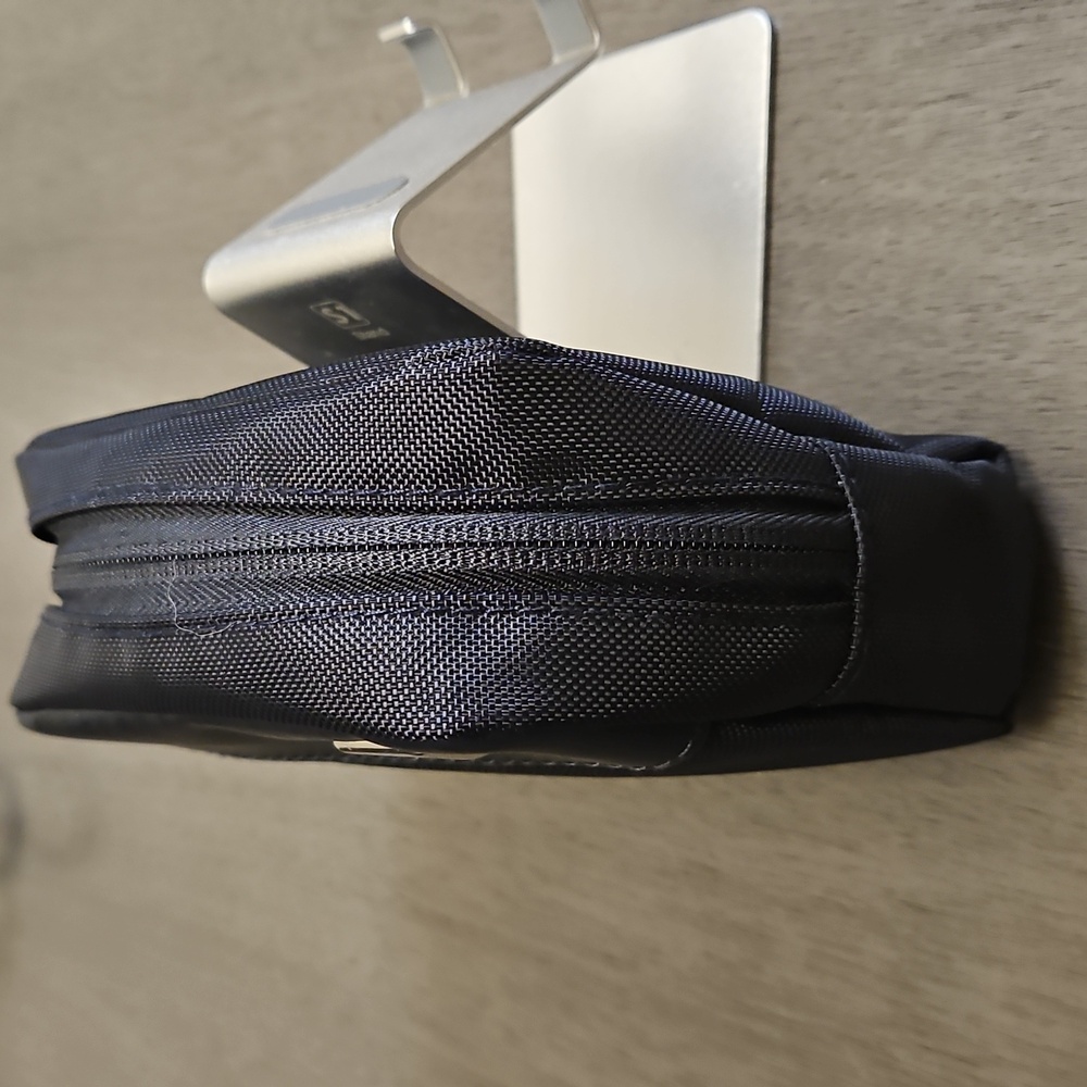 Tumi For Delta Black Travel Pouch - Picture 2 of 10